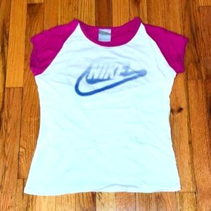 Nike t shirt size med